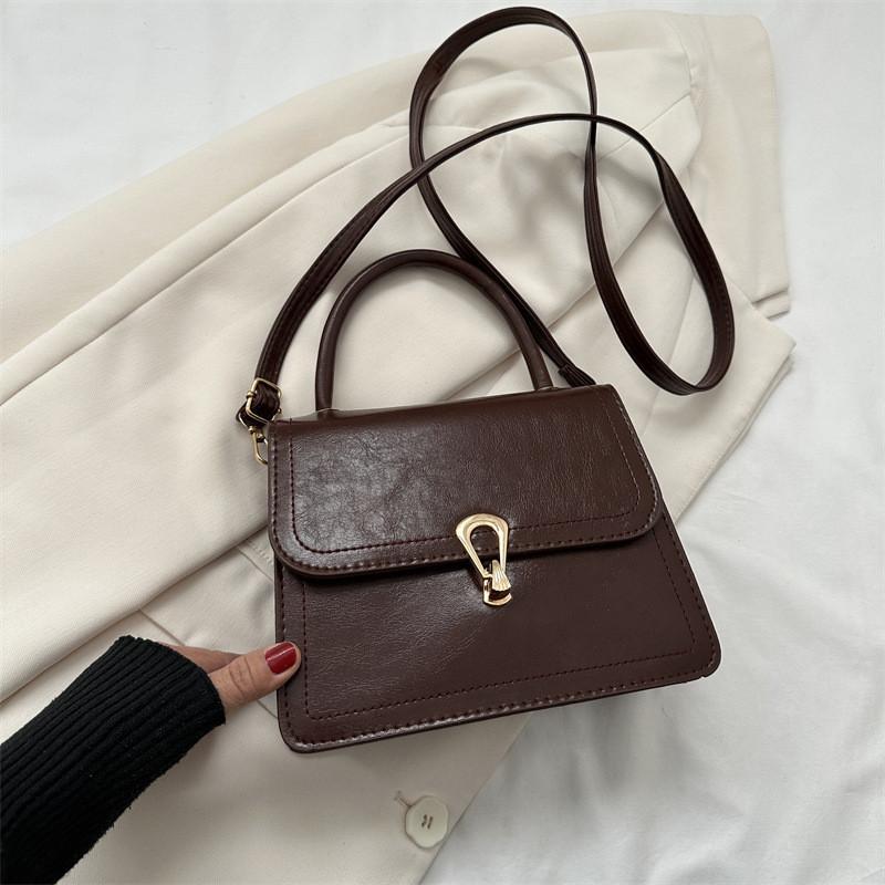 Stylish Large Capacity Handheld Shoulder Bag For Women With Trendy Design And Modern Aesthetic