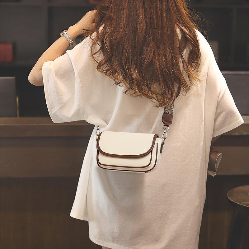 

New shoulder messenger bag women s bag niche design versatile high-end sense light luxury leather autumn small bag