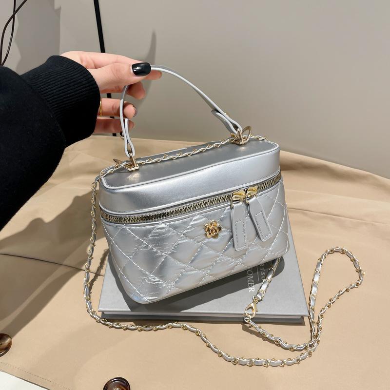 2025 new simple and versatile fashion casual handbag ins style trend autumn and winter niche design messenger bag