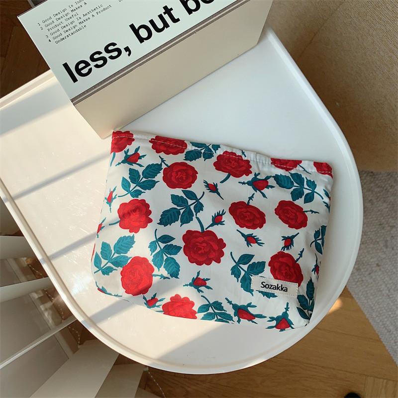 Retro Fashion Flower Makeup Pouch Women s Chic Spacious Zip Closure Storage Bag Handheld Clutch StyleE