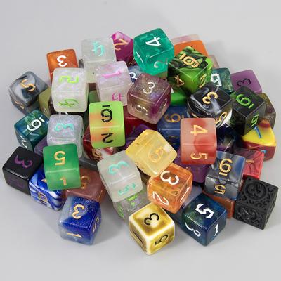 100pcs Dés Polyédriques en Plastique Aléatoires D4-D20 Style Couleur Différente Dés DND pour Jeu de Table DIY Accessoires de Jeu de Plateau