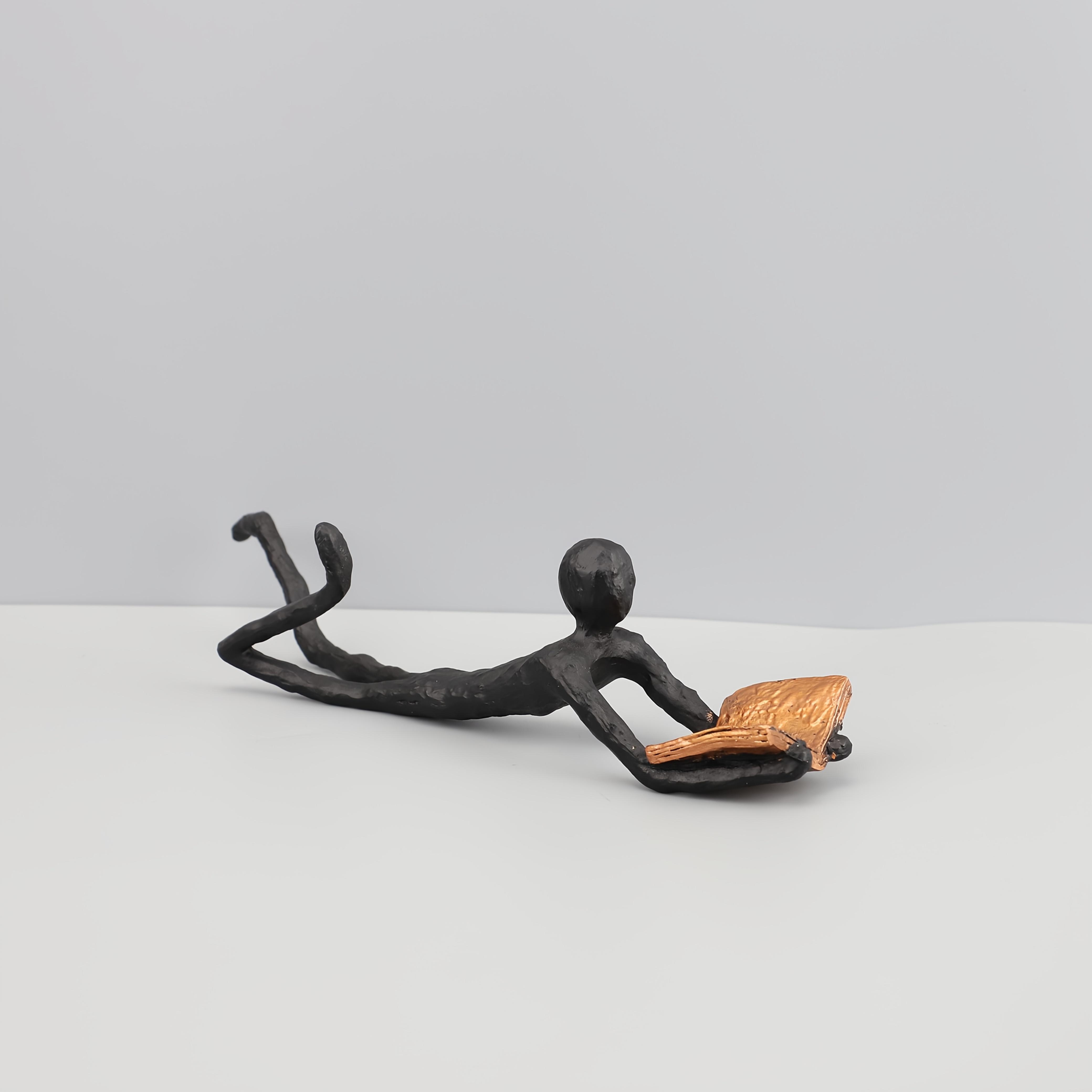 

Artistic Book Lover Figurine Reading Man Decorative Statue Iron Sculpture for Living Room Office Tabletop Book Shelf Decor Gift чорний