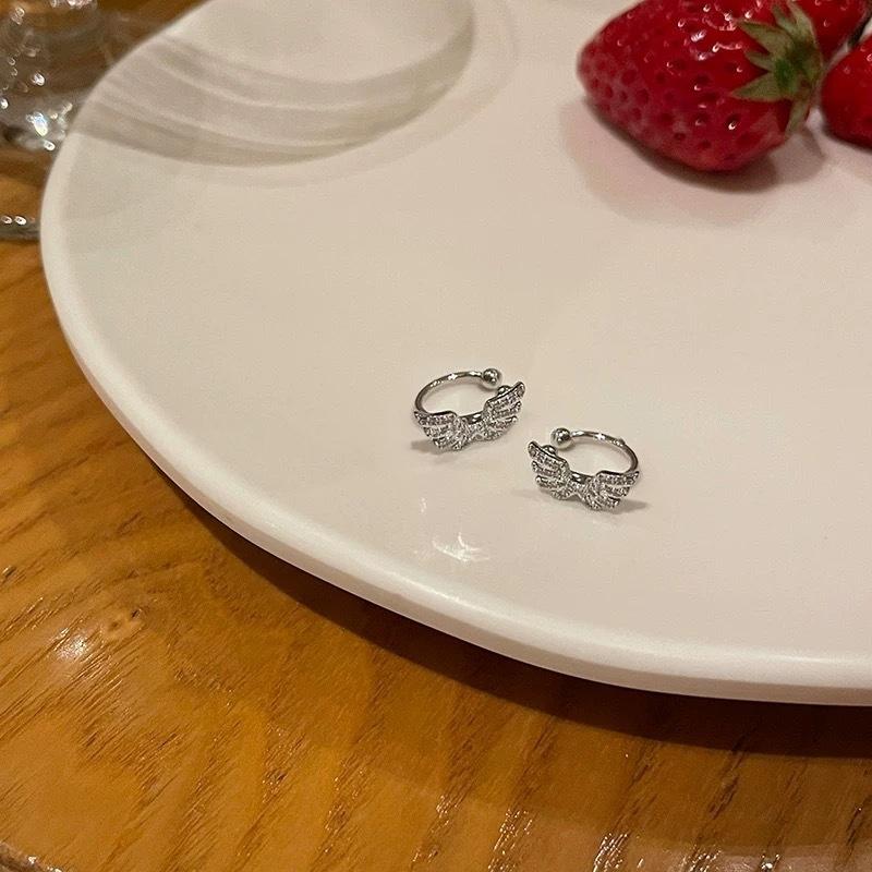 2Pcs Creative Angel Wings Ear Cuff Pin Earrings Unique Minimalist Wings Ear Clip For Women Fashion Jewelry Accessory Gifts