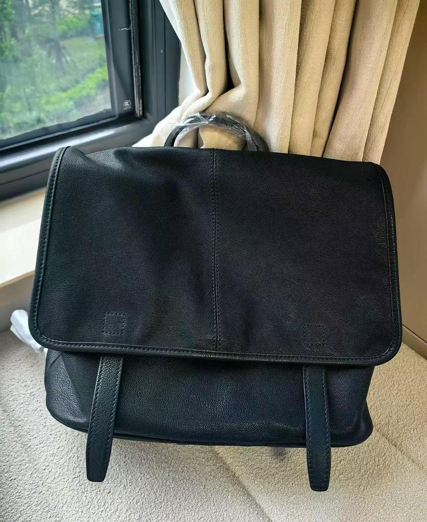 Versatile Large Capacity Vegetable-Tanned Leather Backpack for Work and Casual Use