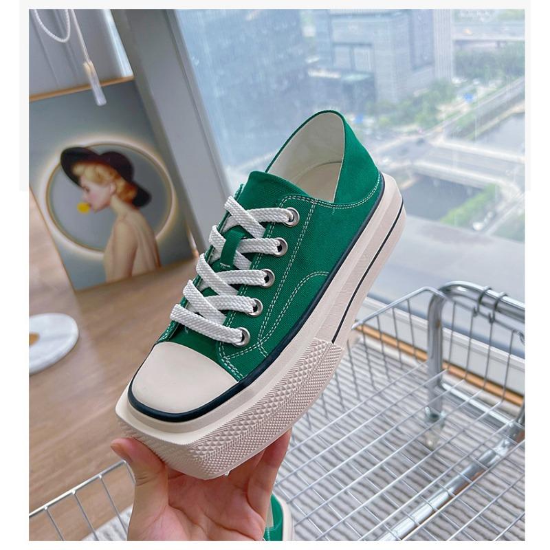 Chaussures Blanches Petites à Bout Carré Été Semelle Épaisse Chaussures de Planche Décontractées Respirantes Plates pour Femmes