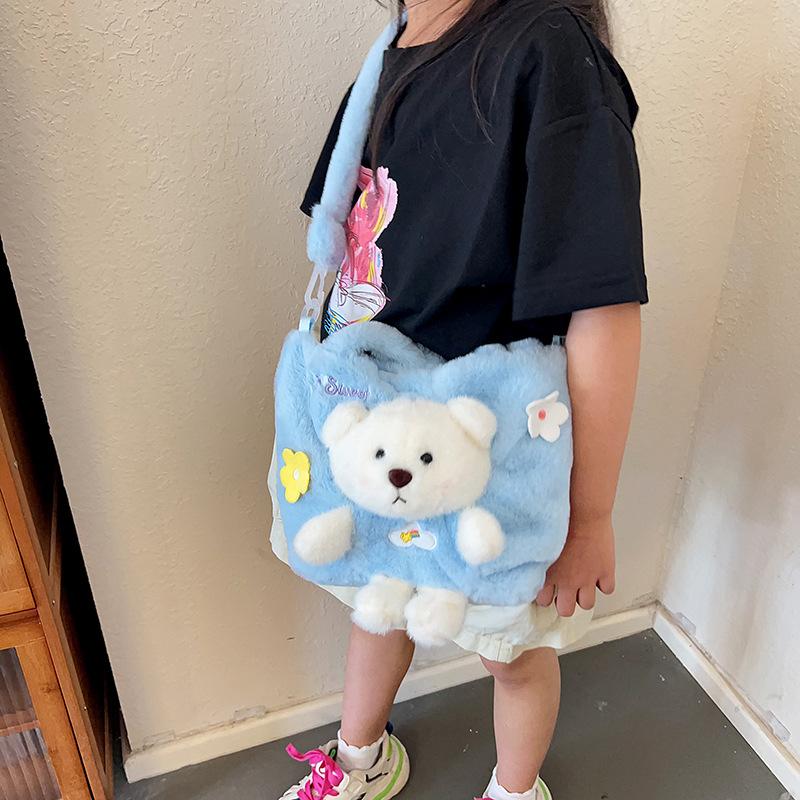 Fresh and cute three-dimensional bear messenger bag hand bag girl heart student going out large capacity shoulder storage bag