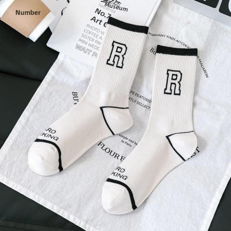 Damen Frühling und Herbst Neuer Stil Allzweck Buchstaben Röhrensocken