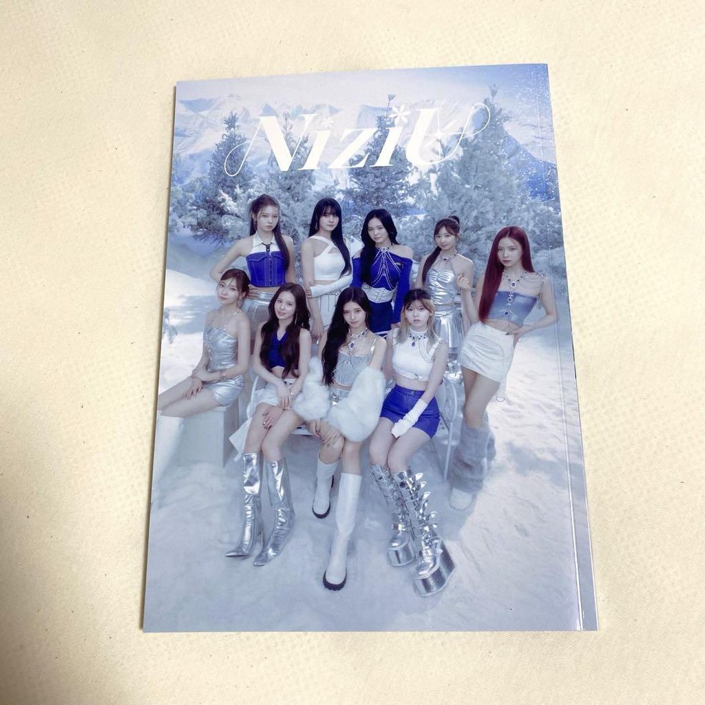 [USED] NiziU Live with U 2024-2026 AWAKE Photobook