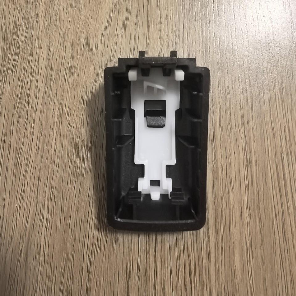 Left Front Door Exterior Handle Trim Cover for Land Rover LR072421 LR032990 LR018253