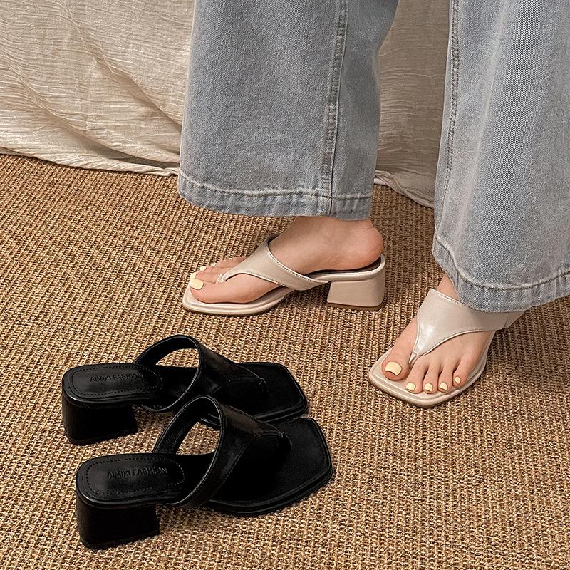 Internet Celebrity Explosion Retro Thick Heel Flip-flops Women's Summer Wear 2025 New with Skirt Black Cool Slippers