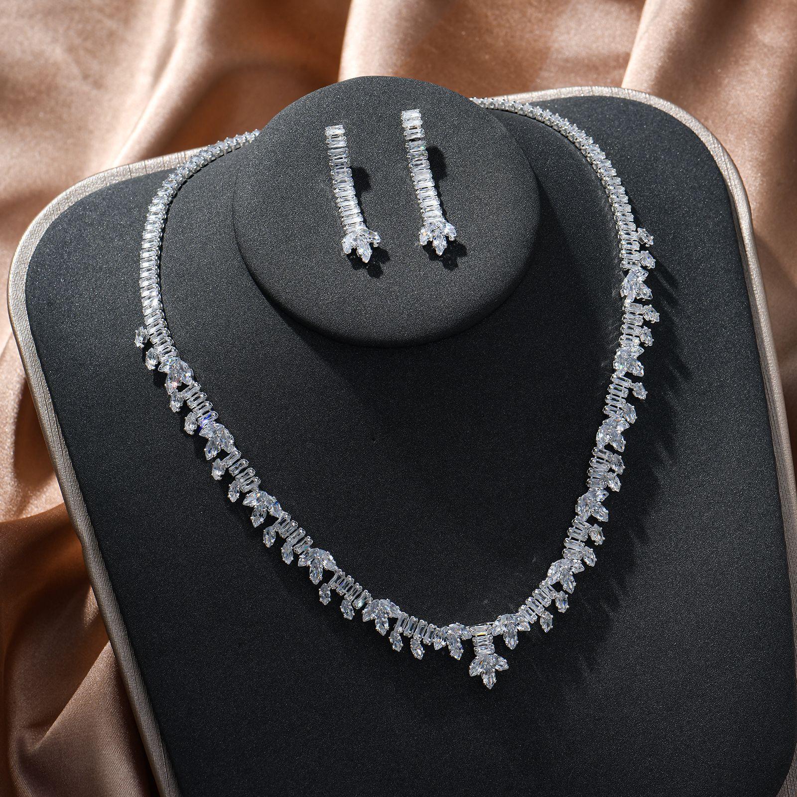 

Европейский и американский легкий люкс темперамент красивый набор украшений Разбитая туманность , ожерелье, серьги-гвоздики, цепочка, свадебные украшения белый