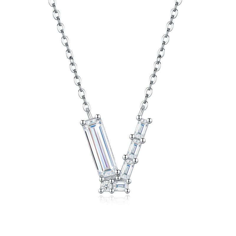 Fashion Luxury Letter Necklace Fade-resistant Moissanite Clavicle Chain Womens Daily Wear