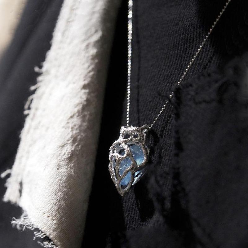 

Blue Heart Pendant Necklace for Women Trendy Creative Irregular Crystal Geometric Clavicle Chain Birthday Jewelry Gift