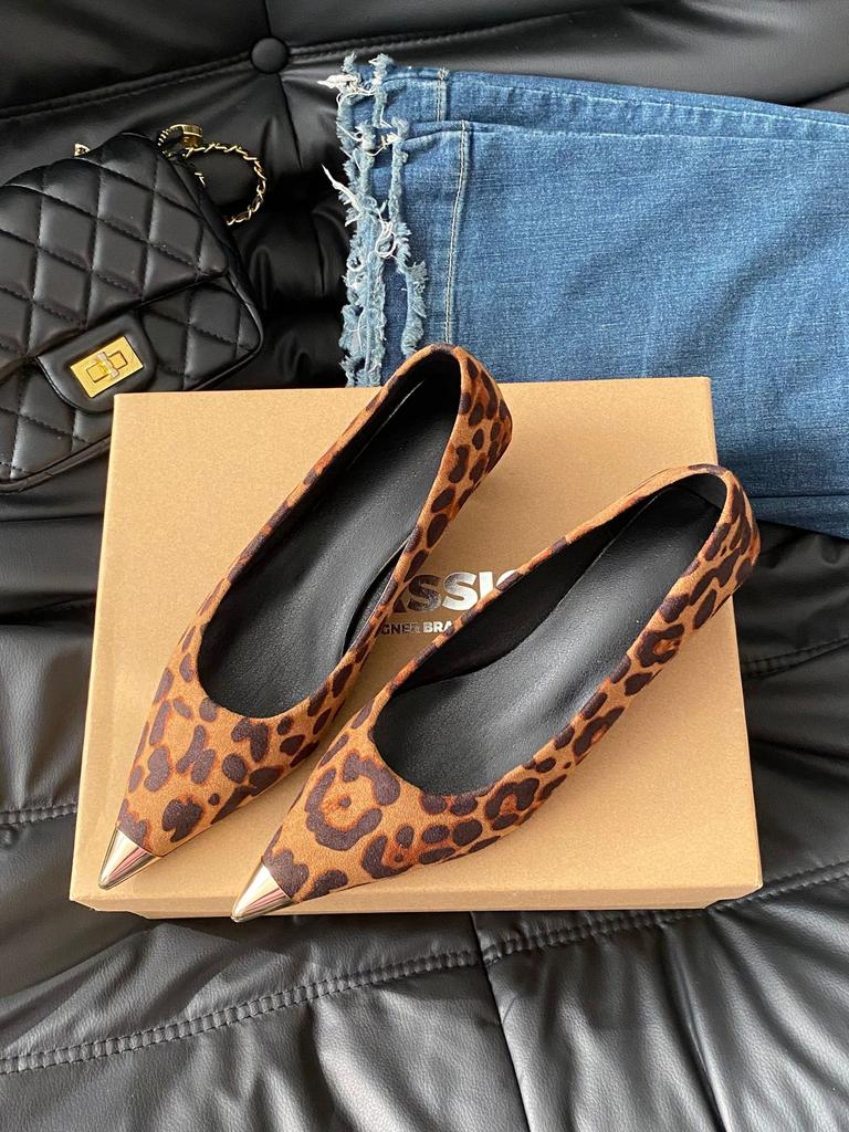 Spring 2025 new retro leopard print metal shallow mouth single shoes French temperament suede pointed stiletto high heels