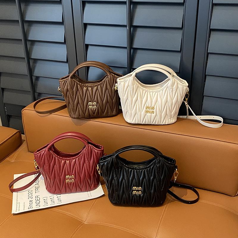 Source Manufacturer Handbag Bag Autumn and Winter New Pleated Soft Shoulder Bag Niche High-end Fashion Trend Shoulder Bag