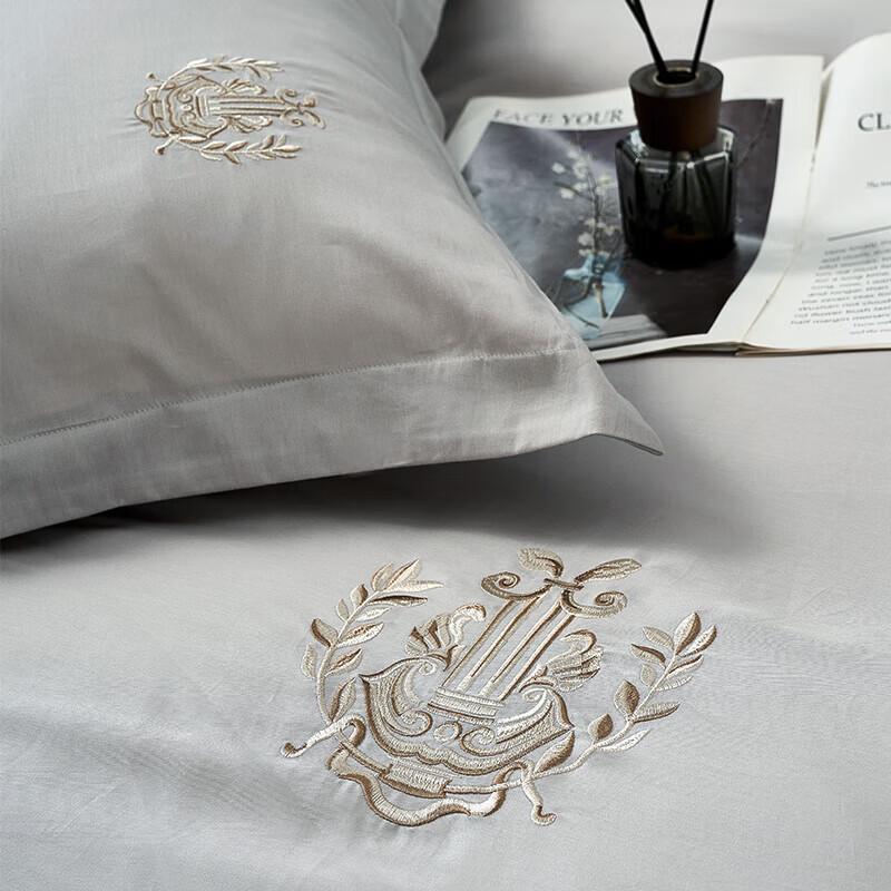 FUANNA Cloud Elegance 4-Piece Bedding Set
