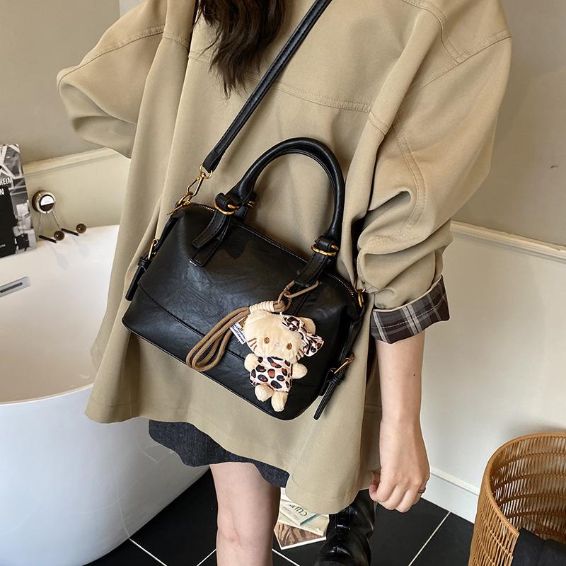 This Year, Popular Bags Are Women's 2025 New Trendy Handbags, Autumn and Winter High-end Retro Shoulder Messenger Pillow Bags.