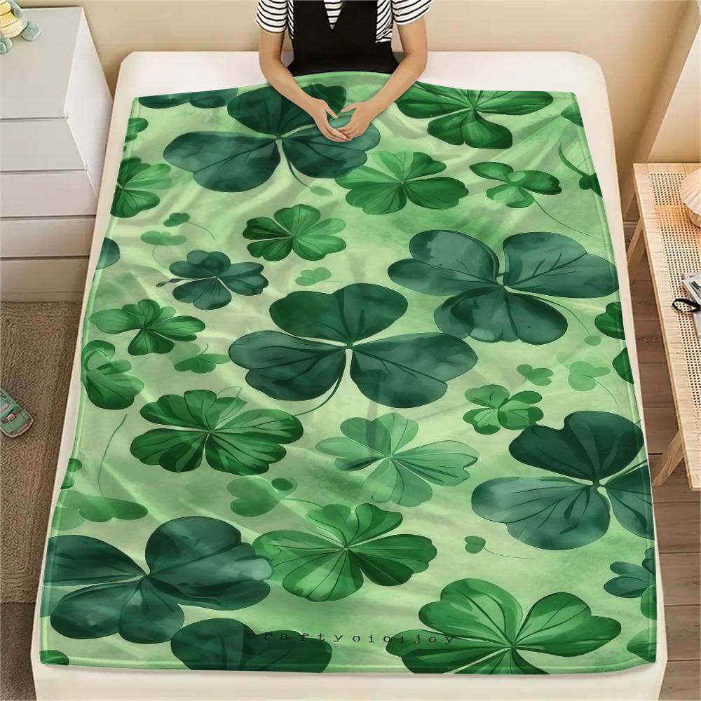 1PC Four-leaf clover Print FlAannel Blanket, High quality Comfortable for All Seasons, Home Decor, Warmth and Comfort
