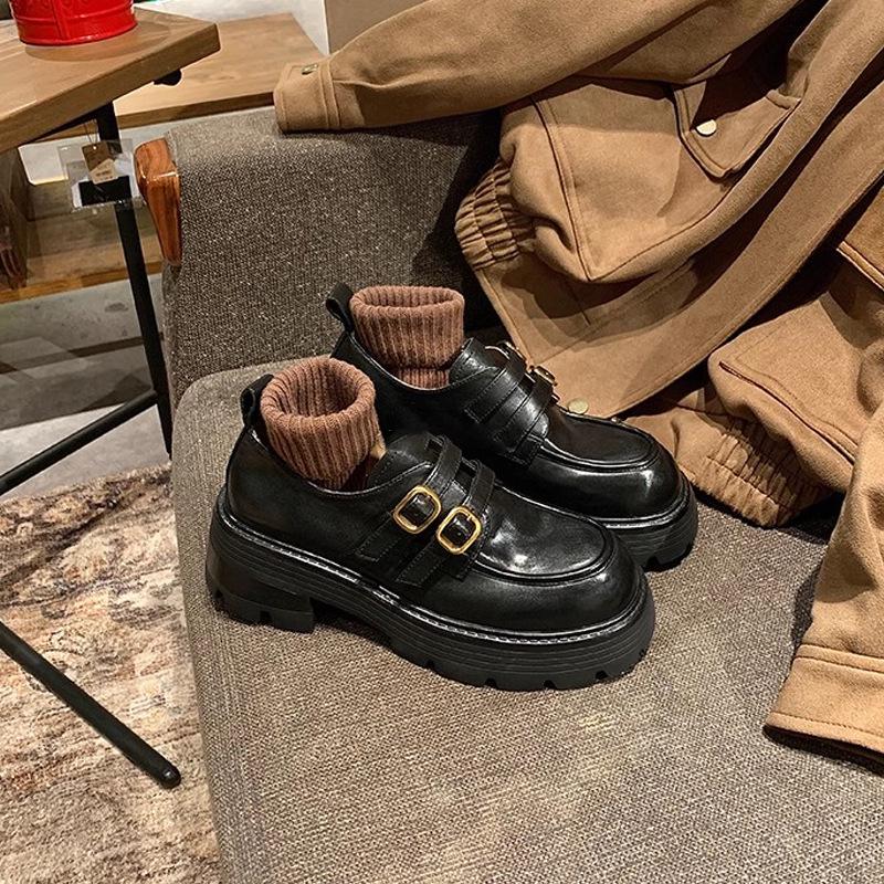 

Женские лоферы из конской кожи с подъемом 6 см, моющиеся, с двойной пряжкой, массивным каблуком и толстой подошвой, весна 2025. 36