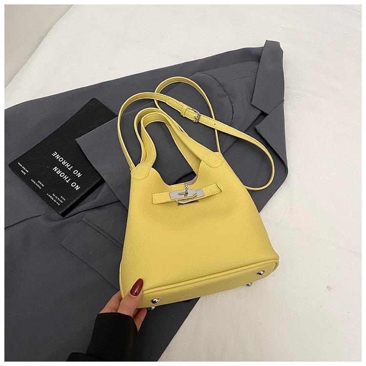 Fashion Small Bag Women's 2025 New Summer Versatile Messenger Bag Popular Handbag Bucket Bag