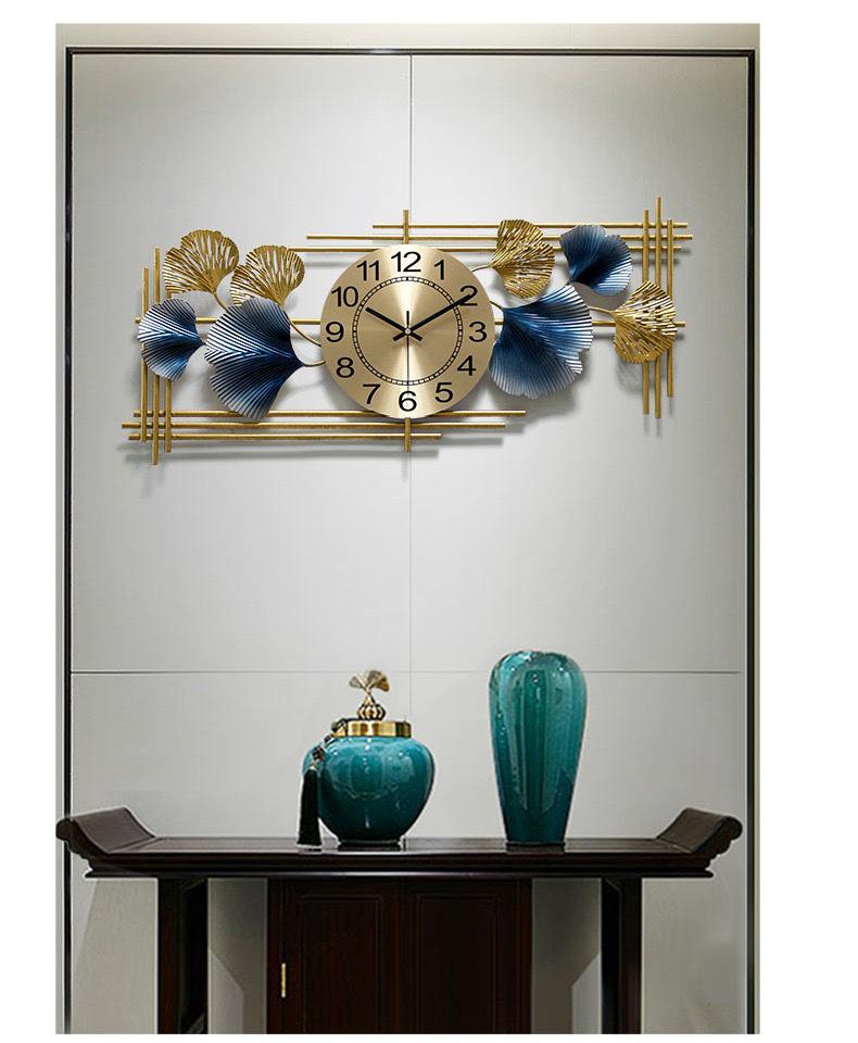 Contemporary Metal Wall Clock: Stylish Decor for Living Room or Bedroom