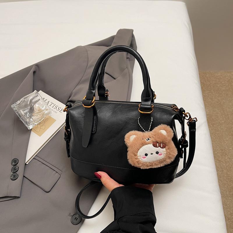 

Niche design simple retro shoulder portable commuter bag women s 2025 autumn and winter new fashionable solid color pillow bag no pendant