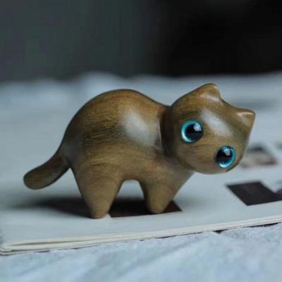 Mini Figurka Kota z Zielonego Drzewa Sandałowego: Uroczy drewniany prezent rzeźbiony dla zwierząt