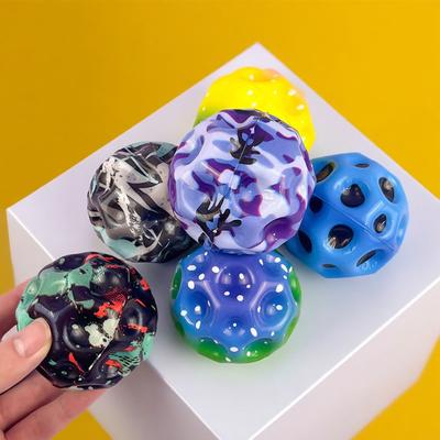 2 Stück Lochball Weich Anti-Schwerkraft Gummi Spielzeug - Extrem Hohe Hüpfbälle Outdoor Spiele Sport Anti-Stress Hüpfball