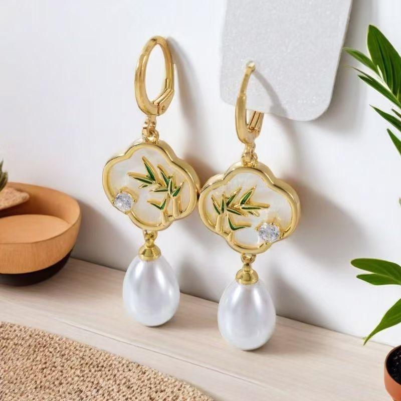 New Retro New Chinese Style Bamboo Leaf Pearl Earrings with Elegant Temperament and Cheongsam Earrings, National Fashion