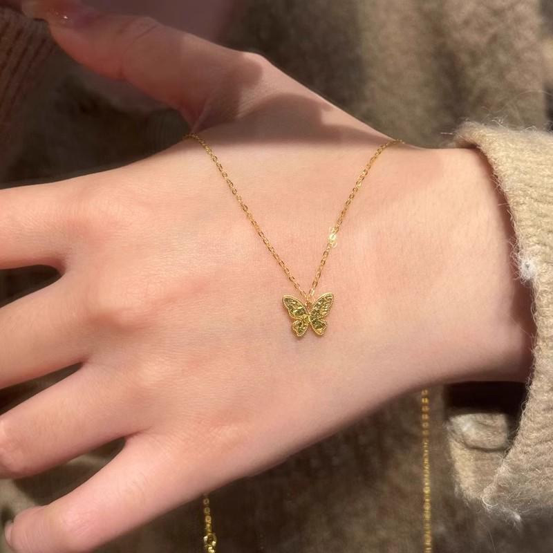 Golden Fish Scale Butterfly Necklace - Women’s 2025 Exquisite Summer Collarbone Chain, Light Luxury, High-End Design.
