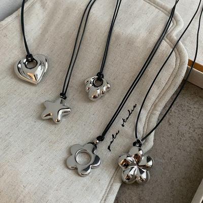 Geometrische Silber-Schwarz-Seil-Pulloverkettenhalskette für Damen, Koreanischer Stil, Lang und Vielseitig