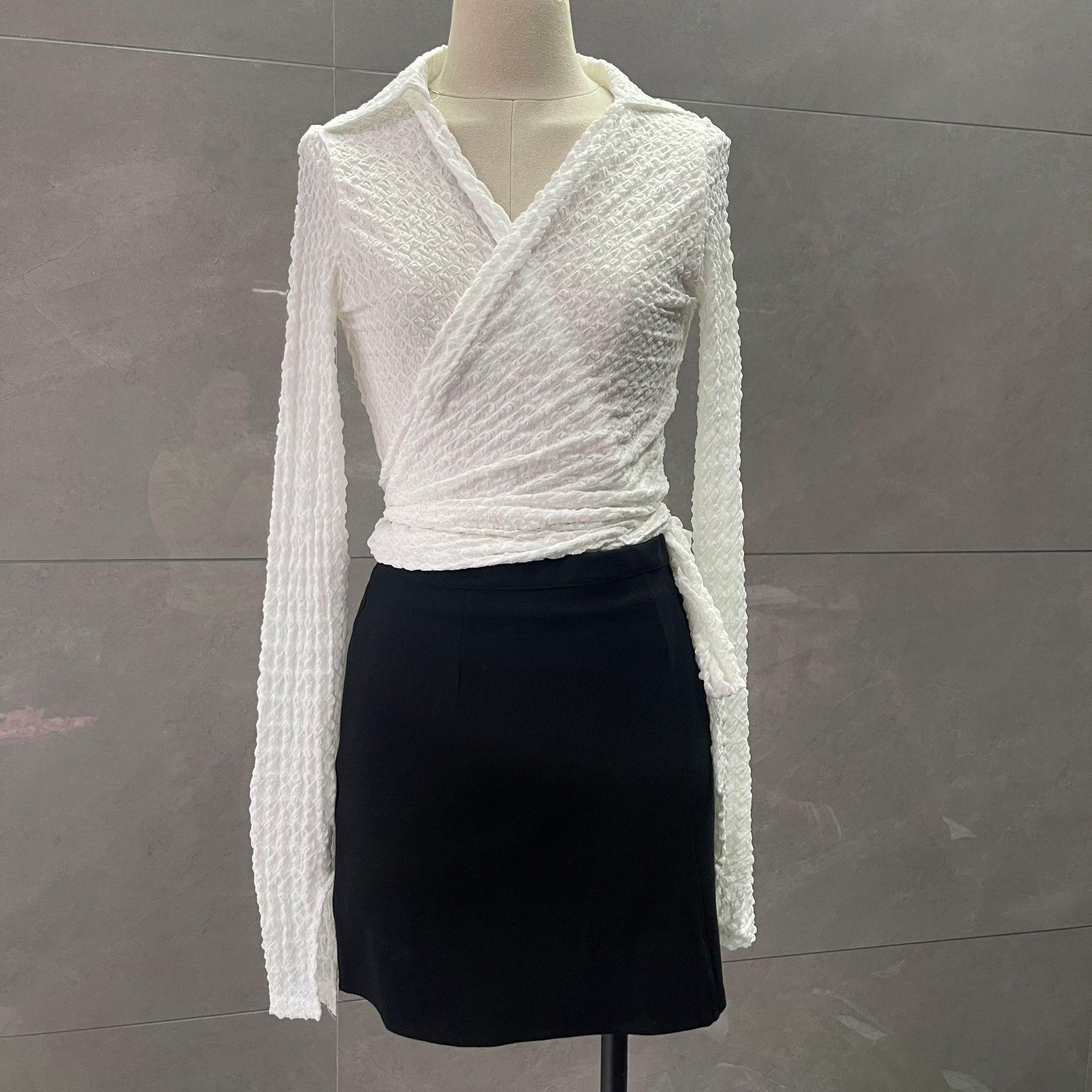 

Топ с V-образным вырезом и завязками, с длинными рукавами, нишевого дизайна, со стильной пузырчатой текстурой M (Approx. 105 lbs)