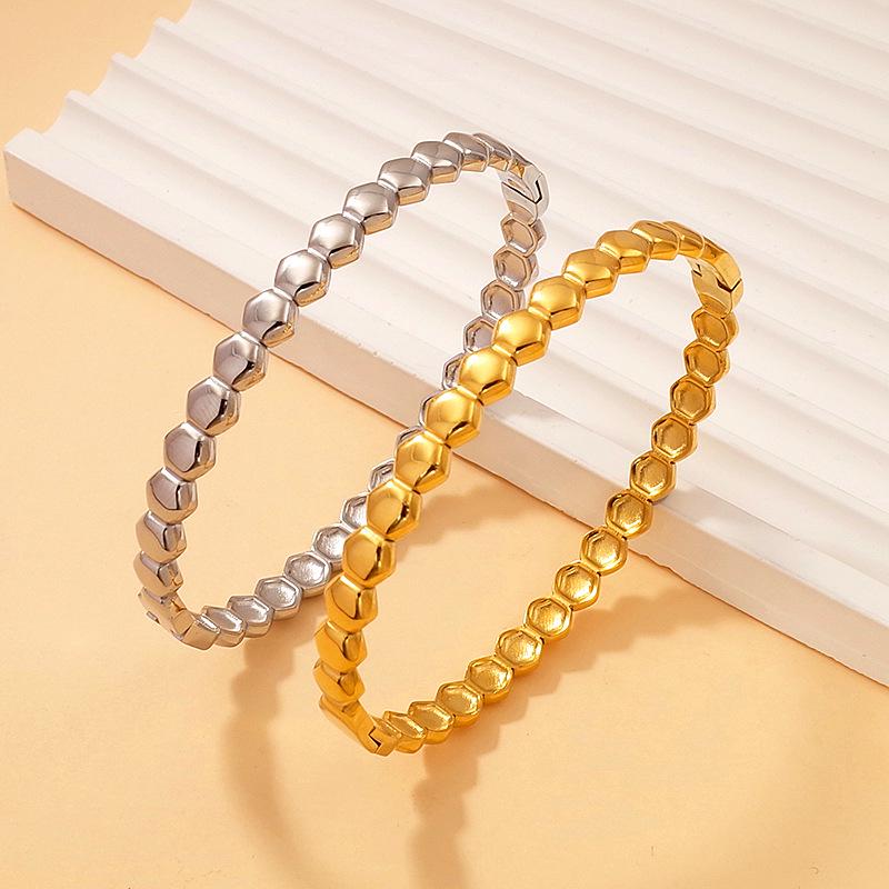 Colorfast Stainless Steel Light Luxury Bracelet with Unique Design