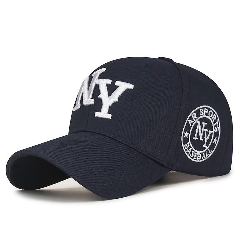 Modna czapka baseballowa unisex w stylu koreańskim – haftowana, z daszkiem typu kaczuszka, do noszenia na co dzień i na zewnątrz.