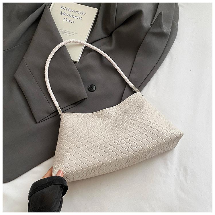 

Модная сумка большой вместимости женская 2025 новая плетеная универсальная маленькая квадратная сумка для通勤, нишевая простая на плечо, под мышку белый