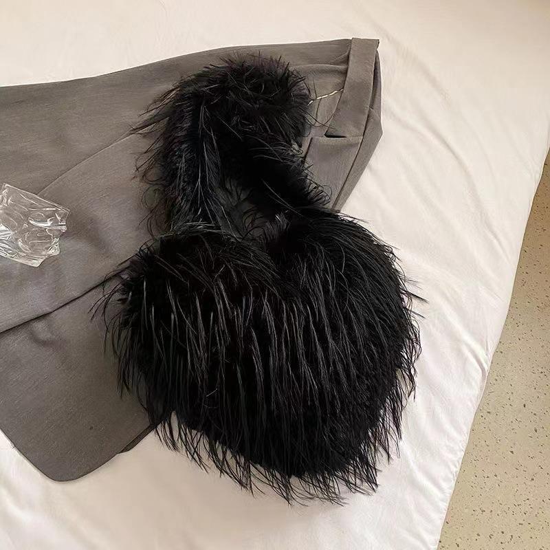 

Fashion Artificial Fur Messenger Bag Autumn And Winter Personality Heart Shoulder Bag Girl Ladies Party Banquet Bags Woman New чорний