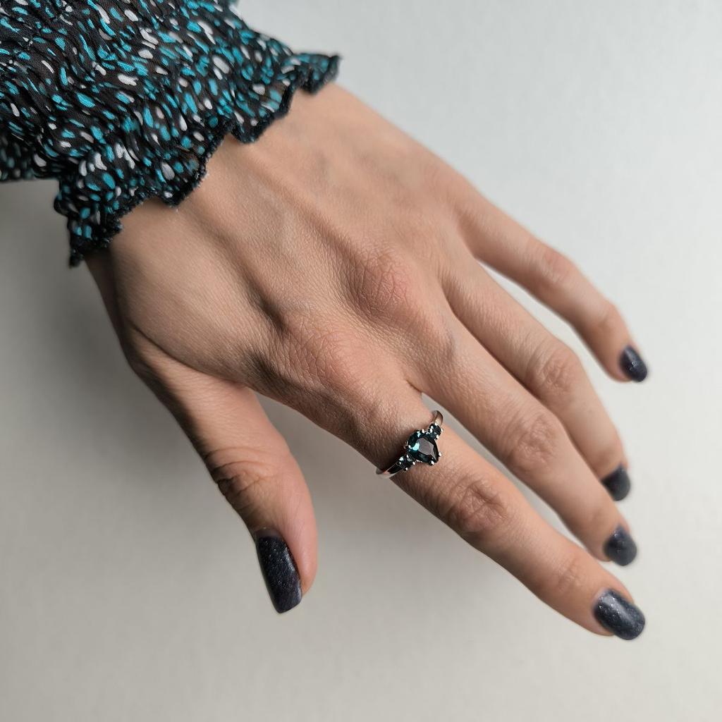 Серебряное кольцо с топазом Лондон Блю 0.963ct, вес изделия 2,26 гр (2178033)
