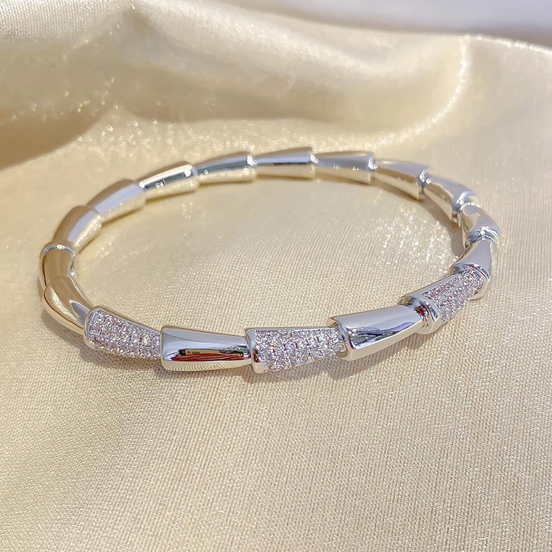 European and American heavy industry style personalized jewelry, low-key luxury stacked wind bracelet, diamond-encrusted zircon bracelet