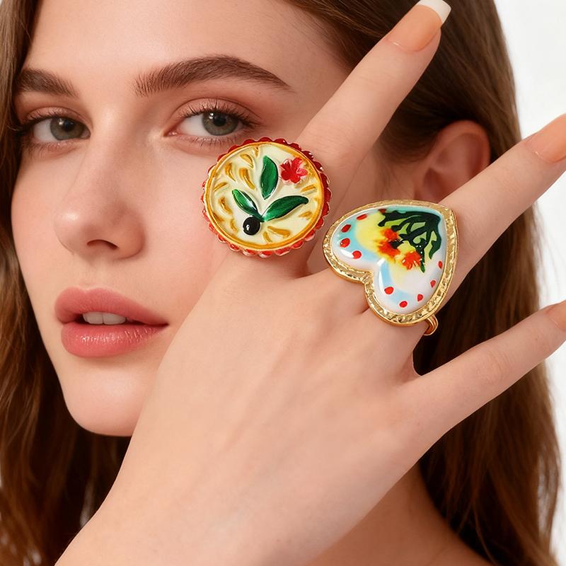 Einzigartiger pastoraler ethnischer Stil Blume Pflanze Granatapfel Druck Unregelmäßige Rundheit Herzförmiger Metallring Für Damenschmuck