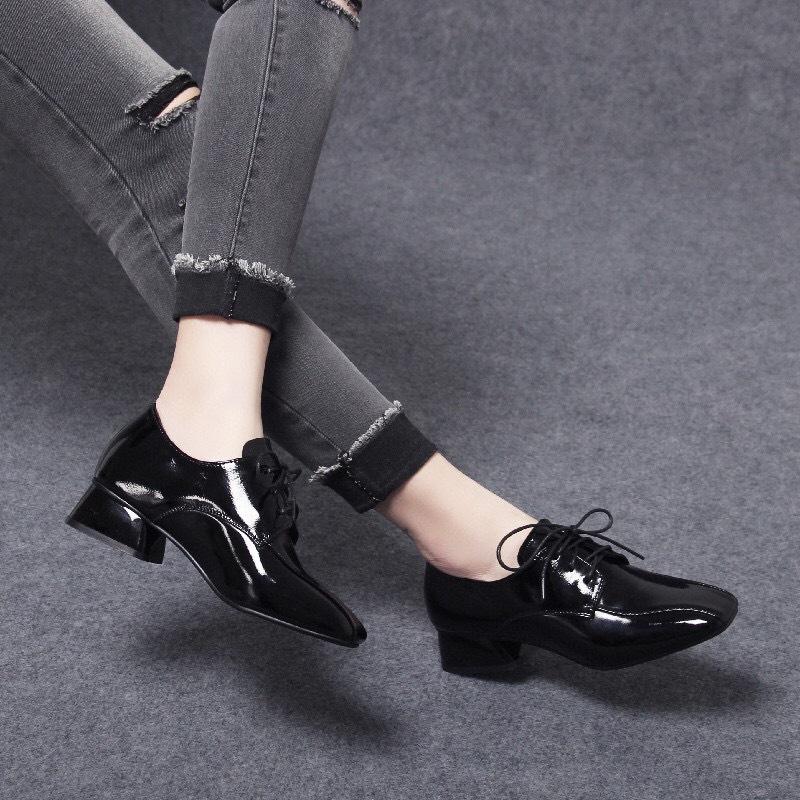 

Женские маленькие кожаные туфли с квадратным носком, осенние новые, черные, модные, на шнуровке, из лакированной коровьей кожи, на толстом каблуке, с глубоким вырезом, одинарные туфли 39 чёрный