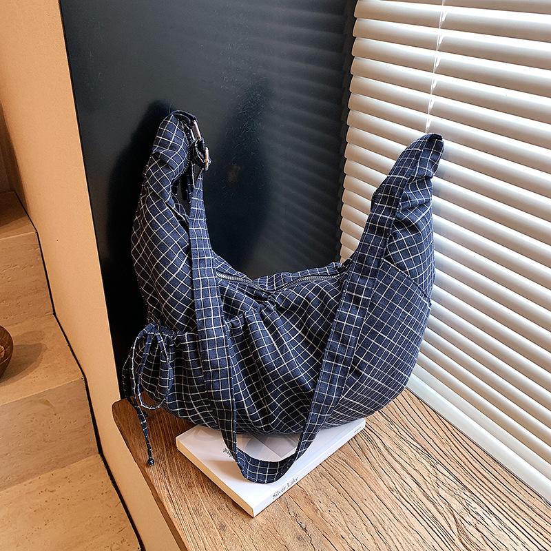 Lazy Wind Large Capacity Lightweight Cloth Bag Women's New Niche Dumpling Bag Single Shoulder Messenger Commuter Bag