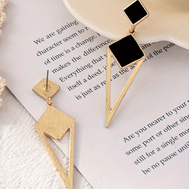 2026 New Arrival Gold Color Triangle Pendant Earrings for Women Minimalist Metal Geometric Long Dangle Statement Earring Jewelry
