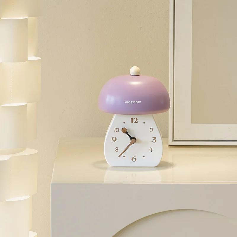 Cute Mushroom Retro Silent Desk Clock There Many Species Small Ones Table Clock Bedroom Bedside Dormitory Home Decor Die Uhr