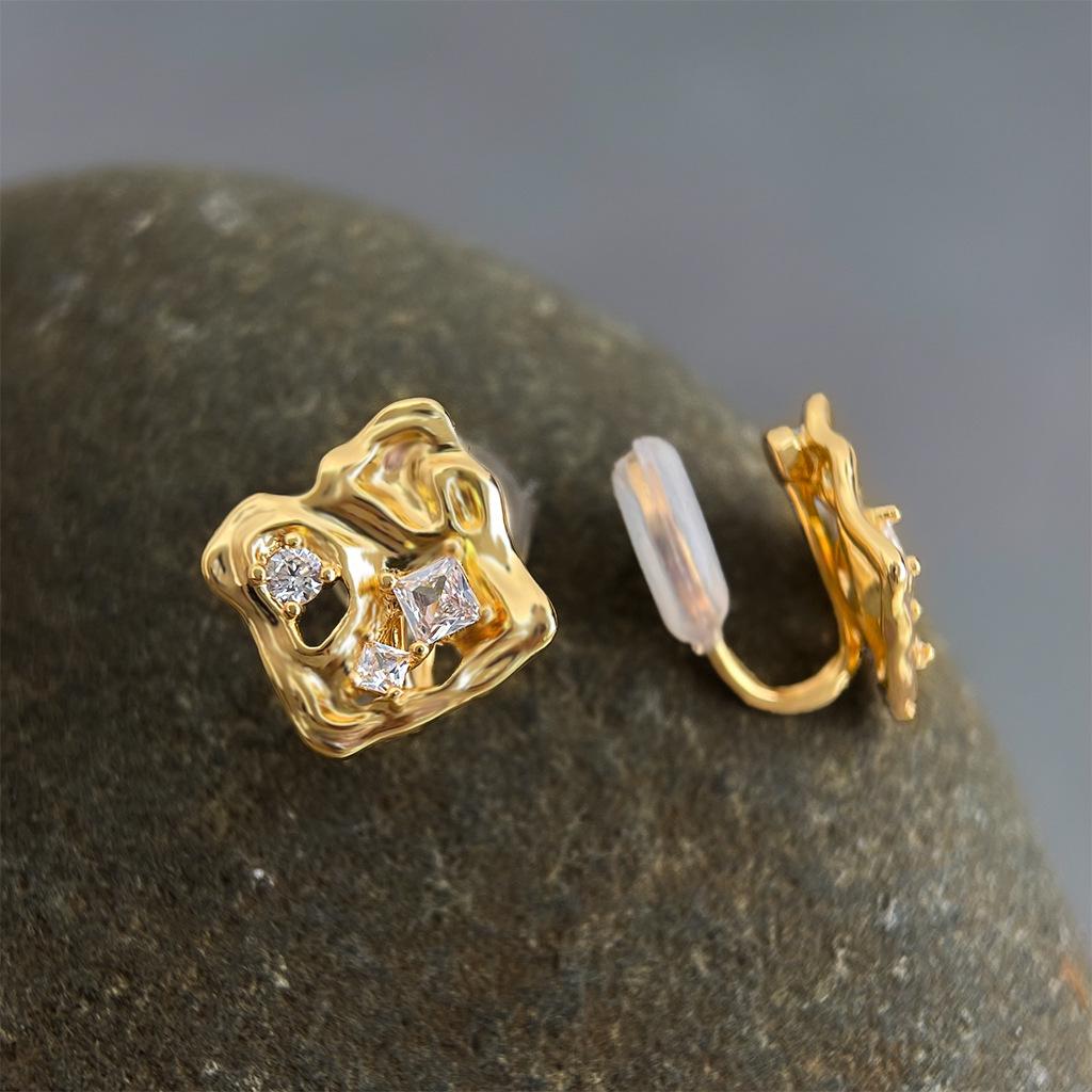Náušnice čtvercové geometrické zirkonové pecky z 18K zlata - Nepravidelný luxusní design pro ženy