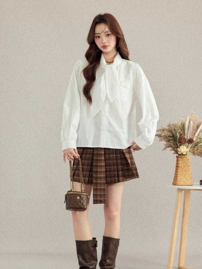 Elegant French Style White Long-Sleeved Women's Shirt - Early Autumn Chic, Slimming Design