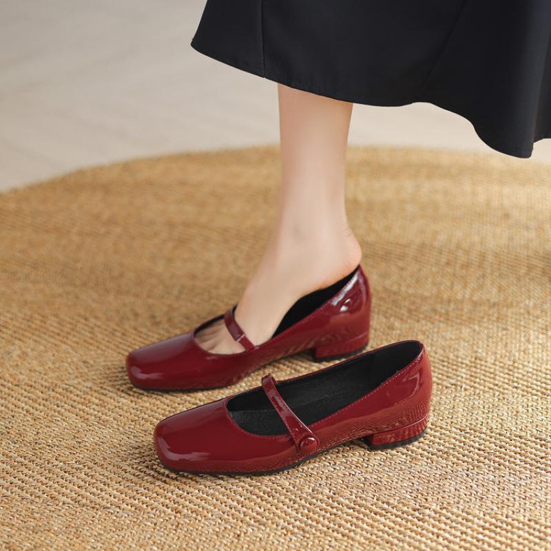 New Women's Leather Shoes Low-heeled Casual Flats Women's Rubber Soft-soled Black Women's Single Shoes Square Head Patent Leather Square Heel