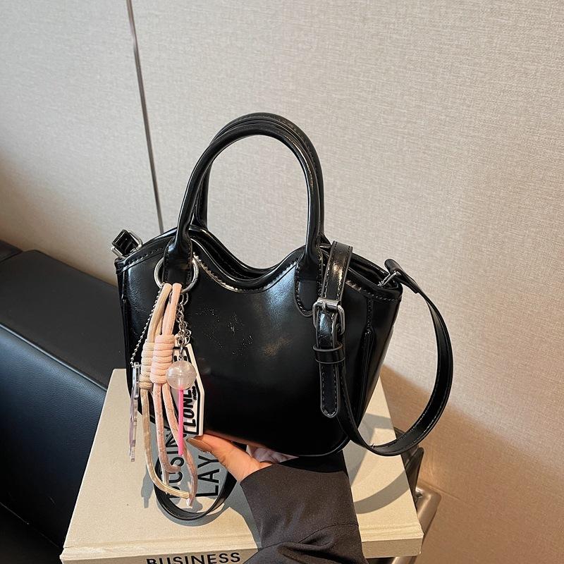 Large-capacity Bag Women's Spring and Summer Versatile 2025 New Retro Casual Shoulder Messenger Bag Simple Commuter Tote Bag