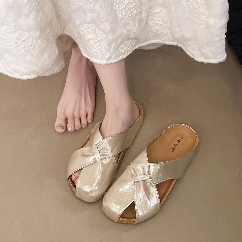 Niche 2025 Women's Shoes Summer Cool Slippers Outer Wear Retro Leather Shoes Season Wear Head Drag