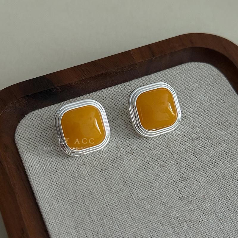 Minimalist retro amethyst beeswax turquoise jade stud earrings French commuter temperament earrings square colorful treasure versatile earrings