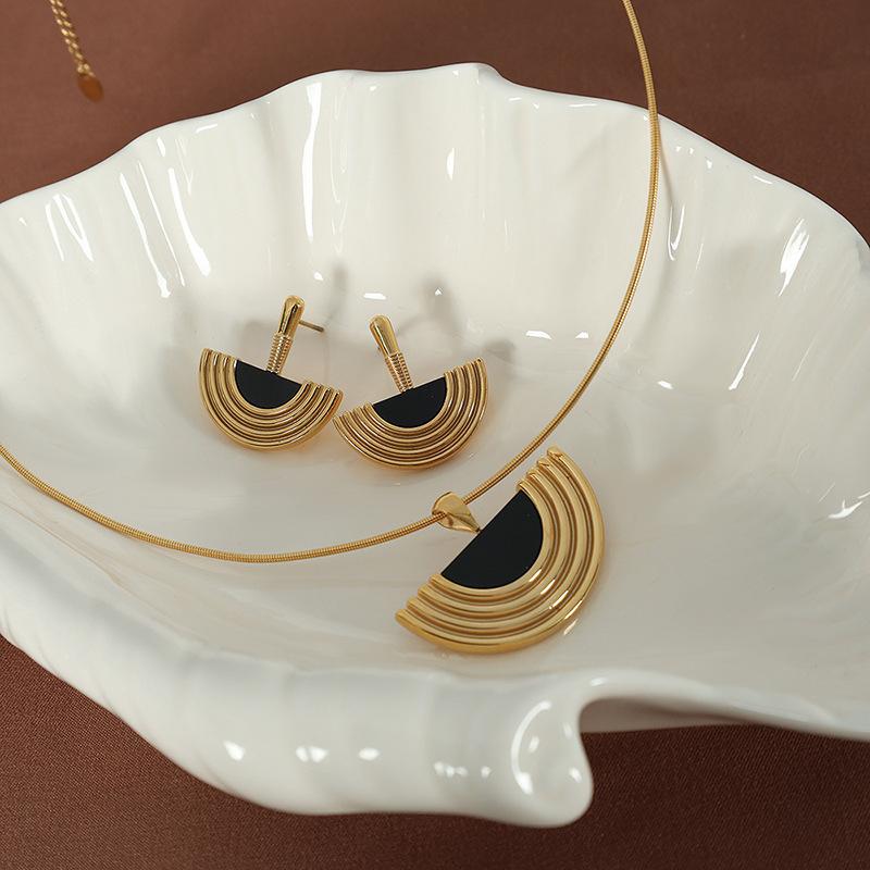 French Design Earrings Necklace Set Female Classical Egyptian Stud Earrings Metal Temperament Versatile